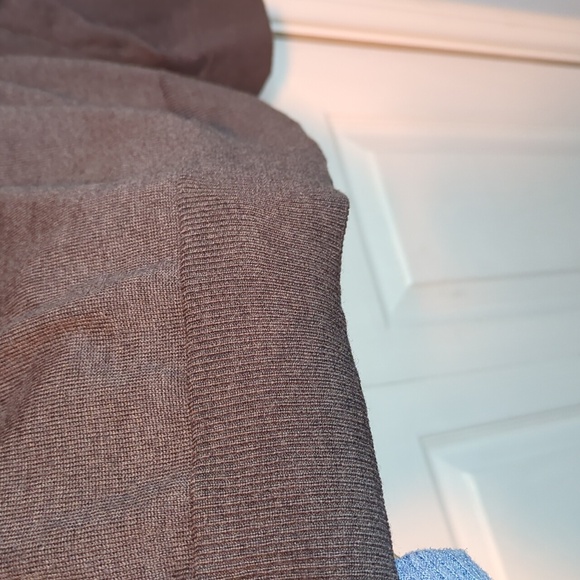 Italian merino wool vneck sweater in XL - Picture 4 of 4